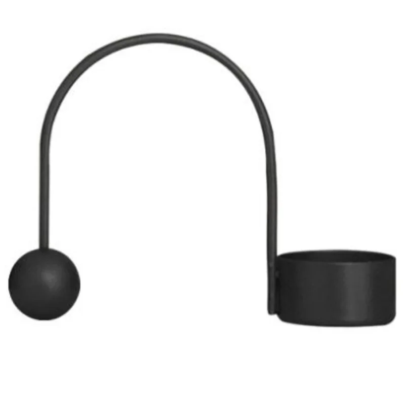 Скандинавский минималистичный черно золотой геометрический подсвечник Дания