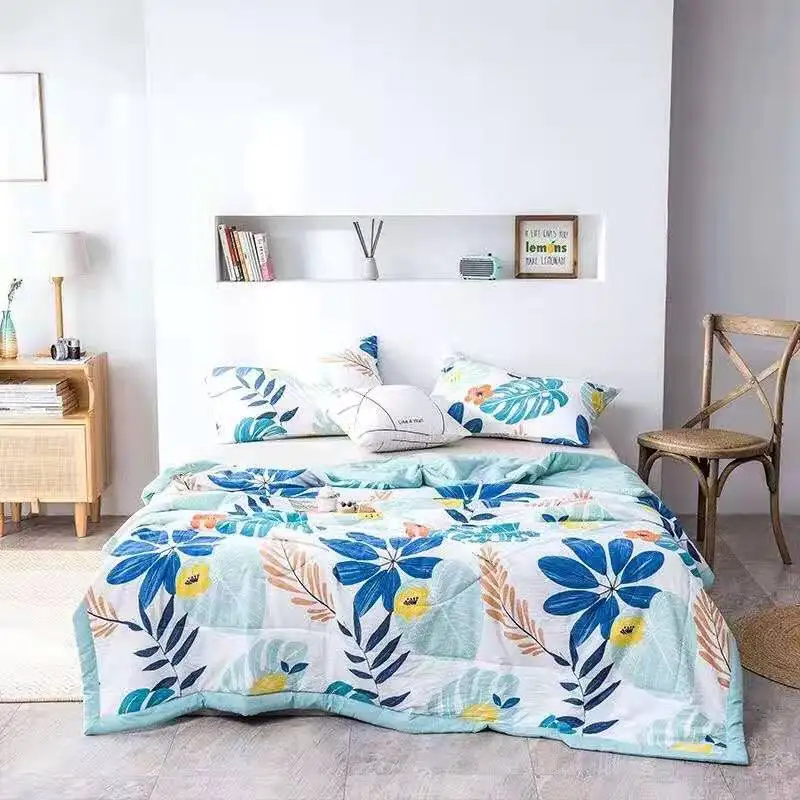 

A Summer Machine Washable Air Conditioning Quilt With Full Embroidered Rain Silk Cotton