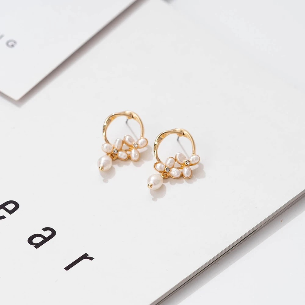 

Jaeeyin Pearl Cab Flower Charm Gold Color Country Style Holiday Jewelry Ethnic Delicate Girlfriend Birthday Gift Tiny Stud Ear