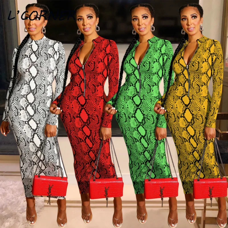 

Женское облегающее платье-карандаш с длинным рукавом и змеиным принтом