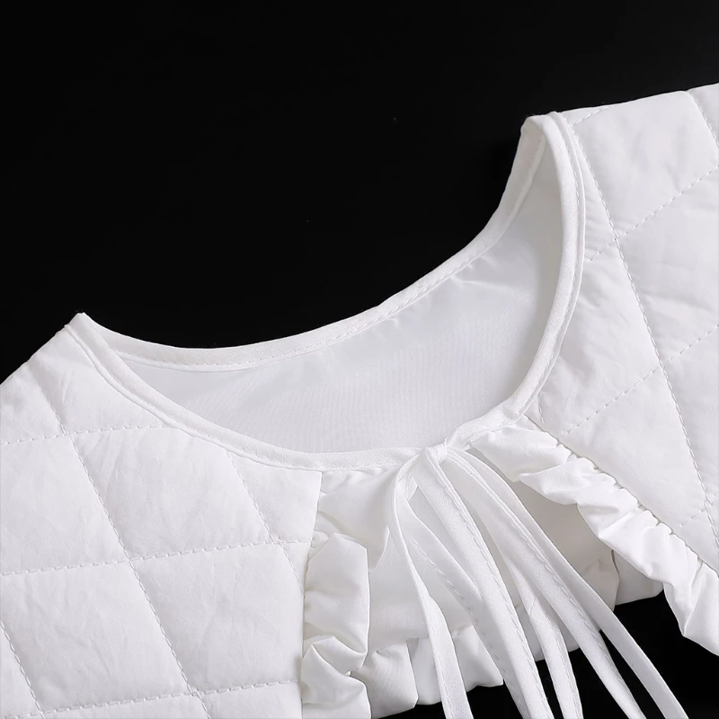 Накладной воротник-шаль женский зимний стеганый в клетку с оборками |