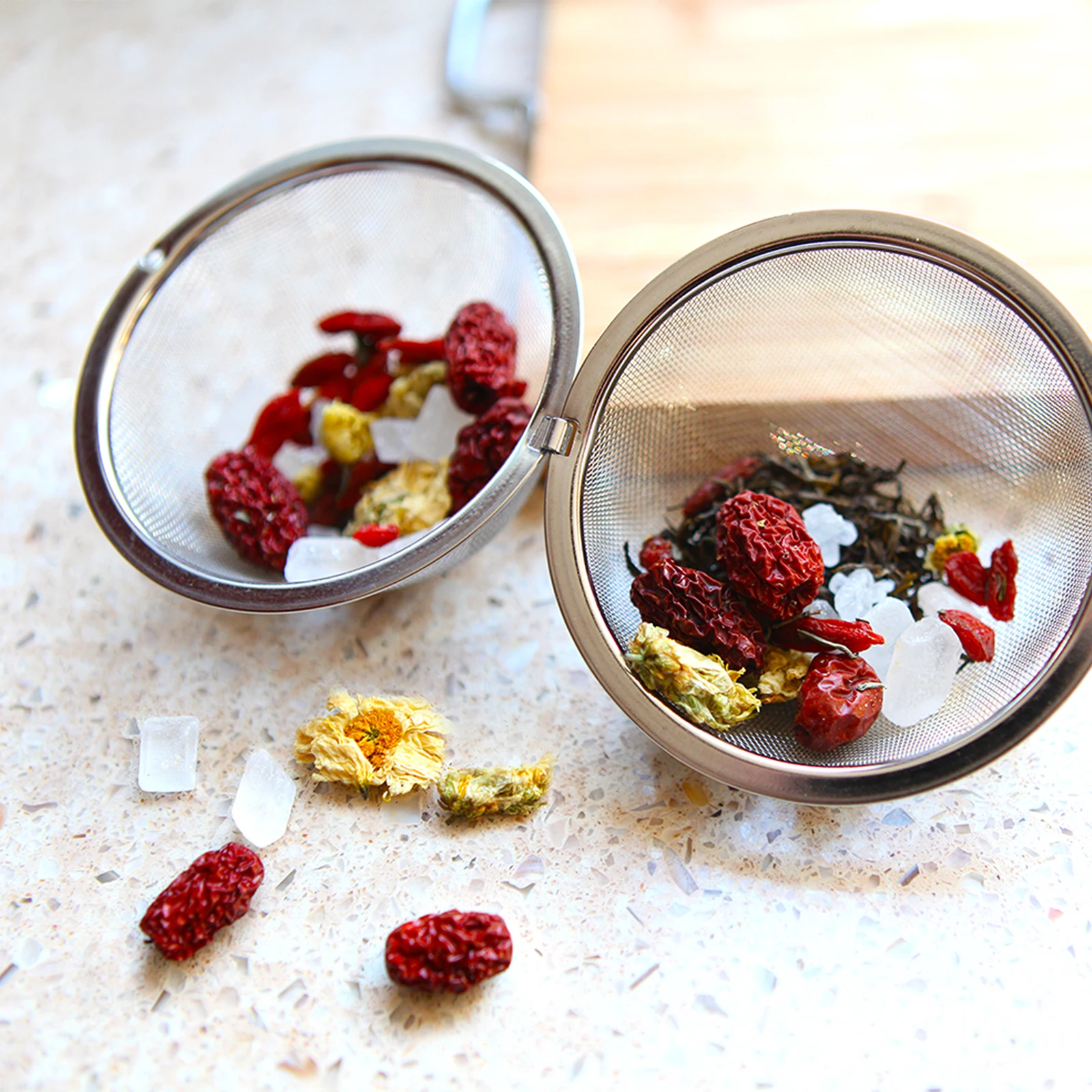 

1PCS Stainless Steel Tea Infuser Sphere Locking Spice Tea Ball Strainer Mesh Infuser Tea Filter Strainers Coffee Herb Diffuser