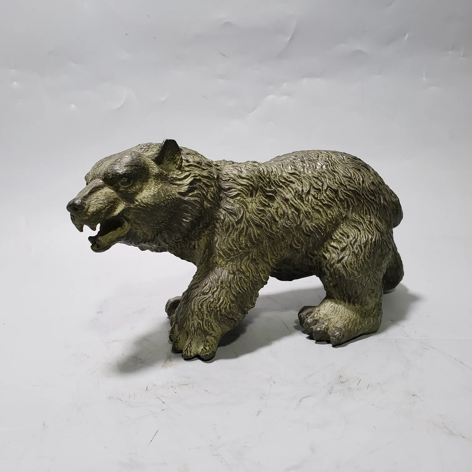 

Exquisite antique bronze polar bear home decoration handicraft ornaments