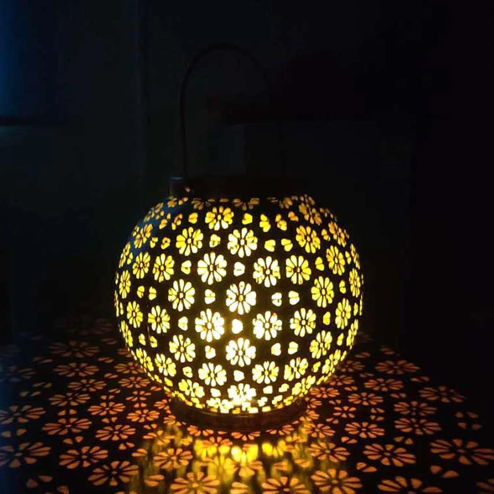 

Hanging Projection Lamp Retro Engraving Hollow With Handle Outdoor Solar Lamp Fence Garden Decoration Accessories