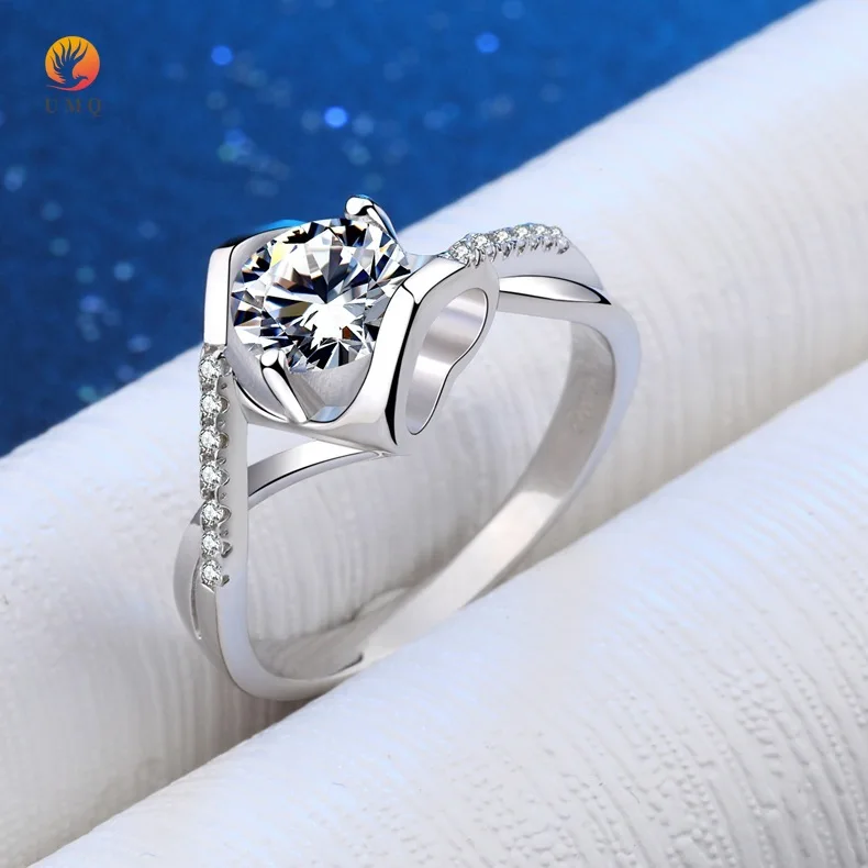 

UMQ T Classic 925 Silver Platinum Plated 05-1 ct D Color Excellent Cut Pass Diamond Test Moissanite Heart Kiss Wedding Ring