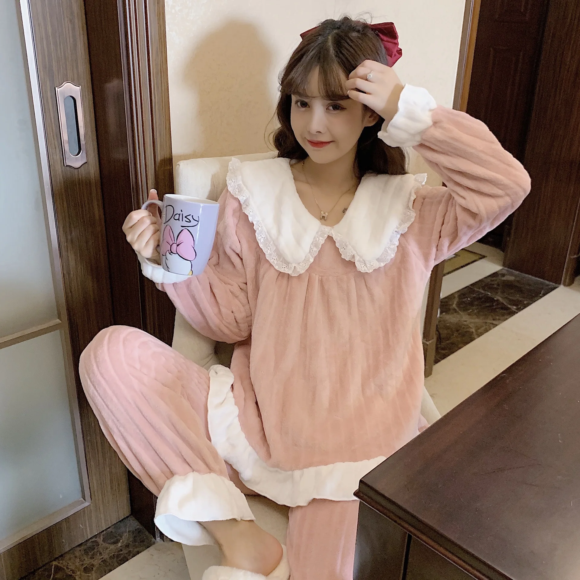 

New Fashion Commuter Pajamas Women's Autumn And Winter Flannel Thickened Sweet And Cute Princess Style Coral Fleece Home Service