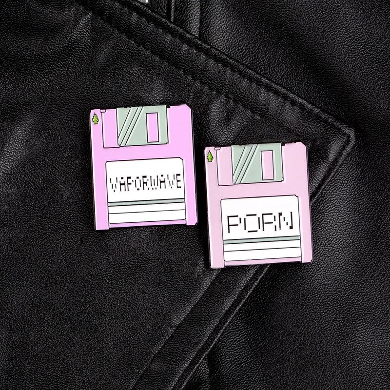 Жесткий диск карты памяти эмаль Pin розовый фиолетовый Броши Булавки на лацкан Vaporwave значки, одежд мешок забавные ювелирные изделия подарок для друзей