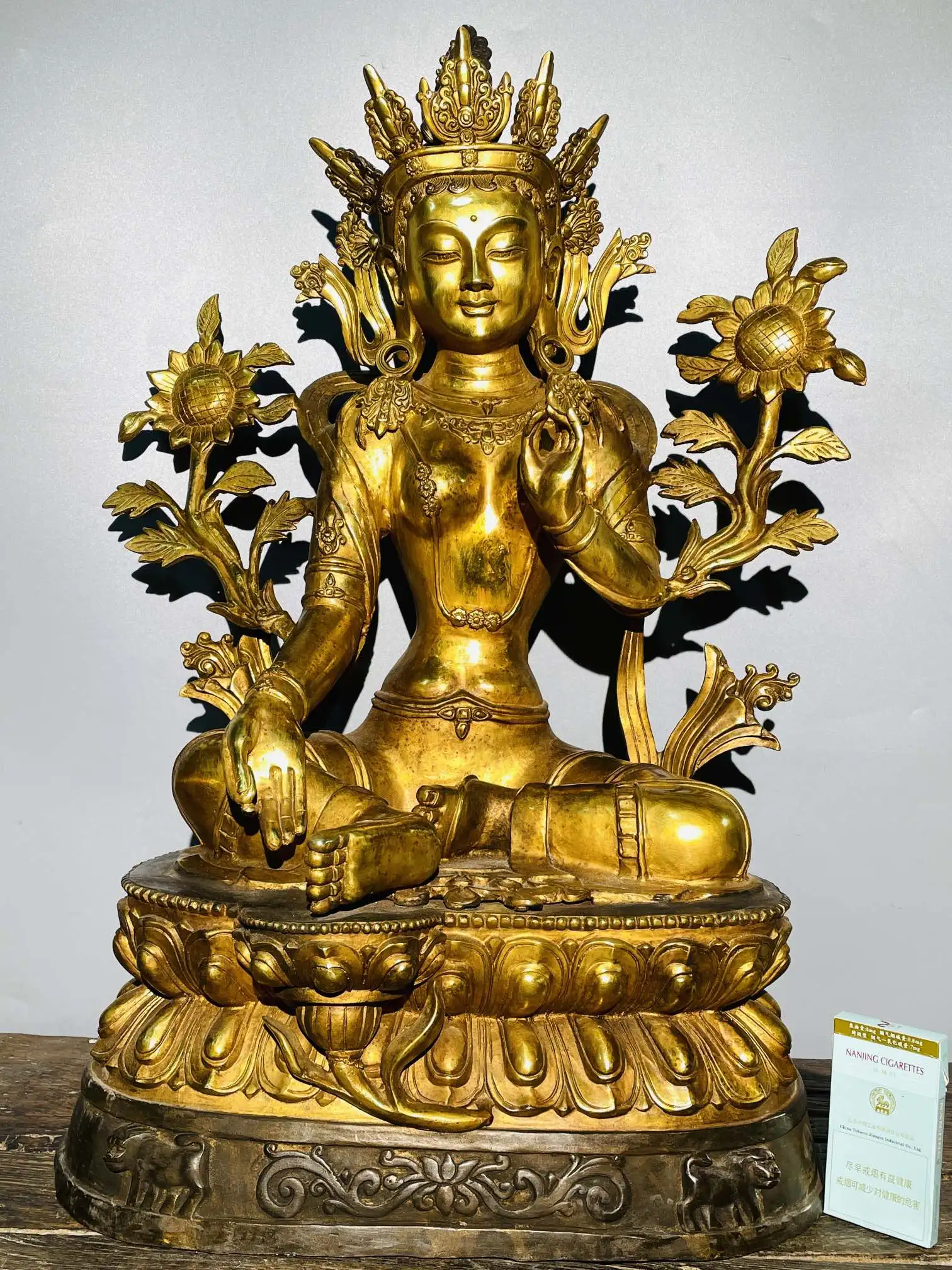 

27"Chinese Folk Collection Old Bronze Gilt Green Tara Bodhisattva Lotus Terrace Sitting Buddha Ornaments Town House Exorcism