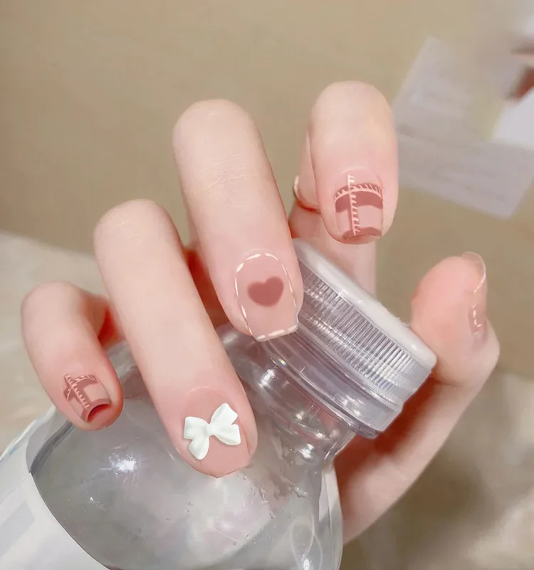 

24pcs Love Heart Printed Nail Patch Glue Type Removable Short Paragraph Fashion Manicure Save Time False Nail Patch SK88