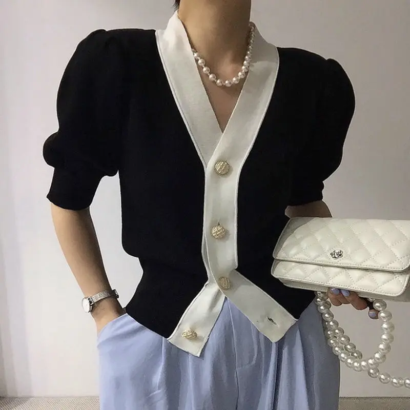 

Summer French V-neck black and white color contrast chic single breasted casual versatile Short Sleeve Sweater Top