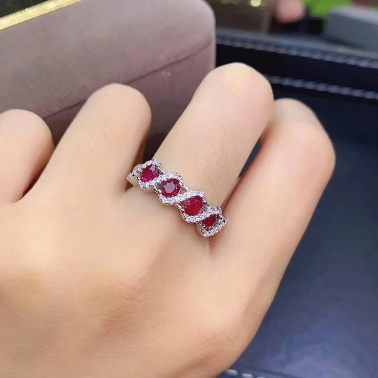 

Кольцо женское из серебра 925 пробы с красным Рубином