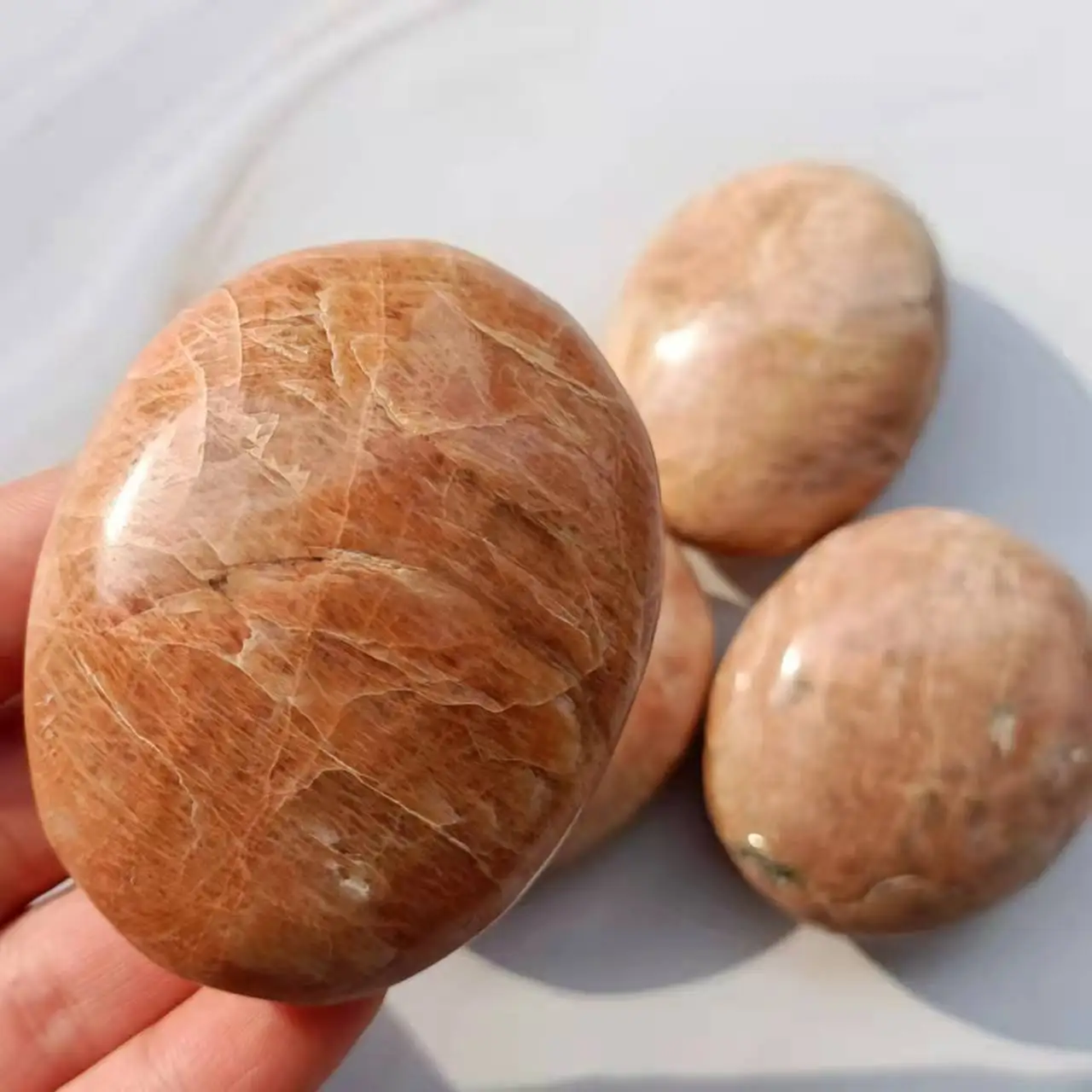 

Beautiful Natural Orange Moonlight Plam Crystal Quartz Healing Energy Stone Home Decoration Craft Collection