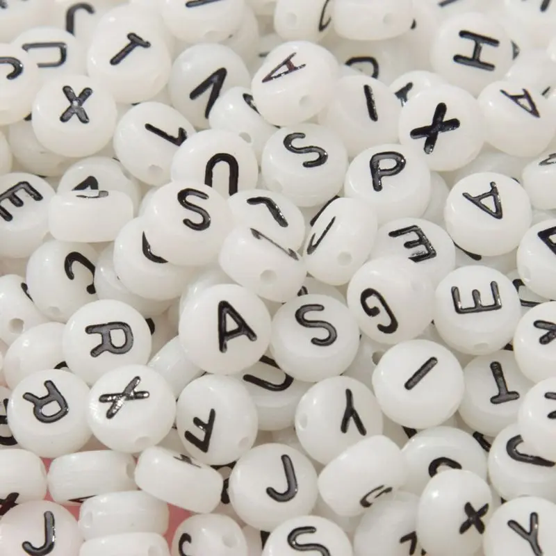 100 шт. 7 мм алфавит из акриловой искусственной кожи разделенные бусины светящиеся