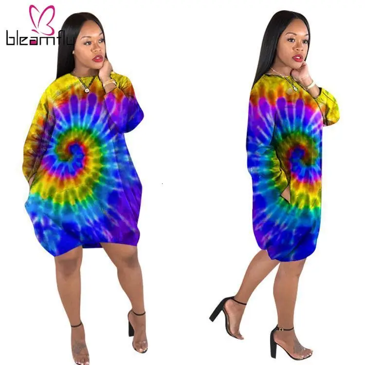 Летнее женское облегающее мини платье средней длины с круглым вырезом и длинными