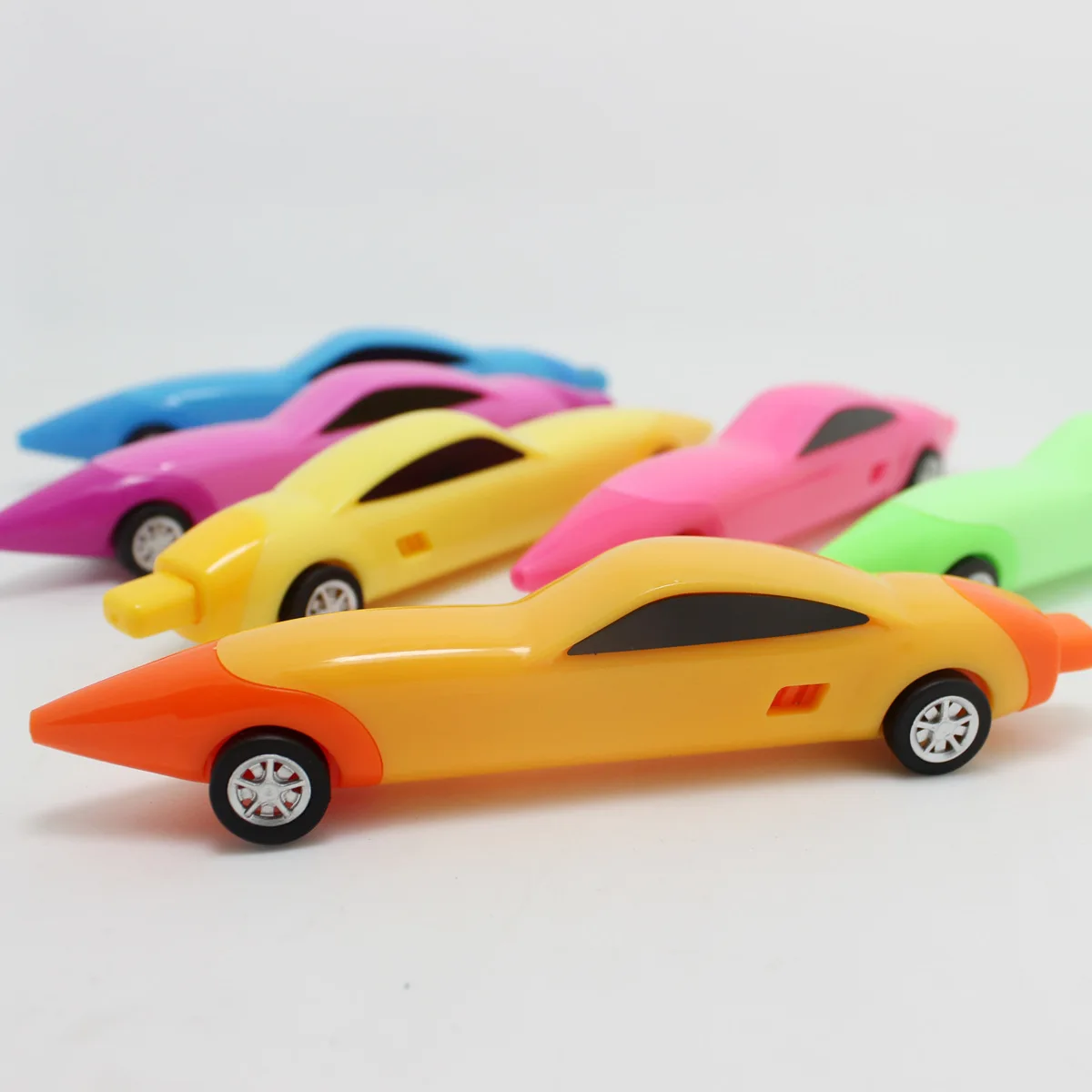 

1PCS Funny Novelty Racing Car Design Ball Pens Portable Creative Ballpoint Pen Quality for Child Kids Toy Office School Supplies