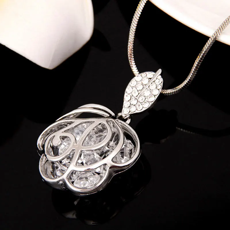 Роскошное дизайнерское ожерелье от известного бренда Камелия подвеска в виде