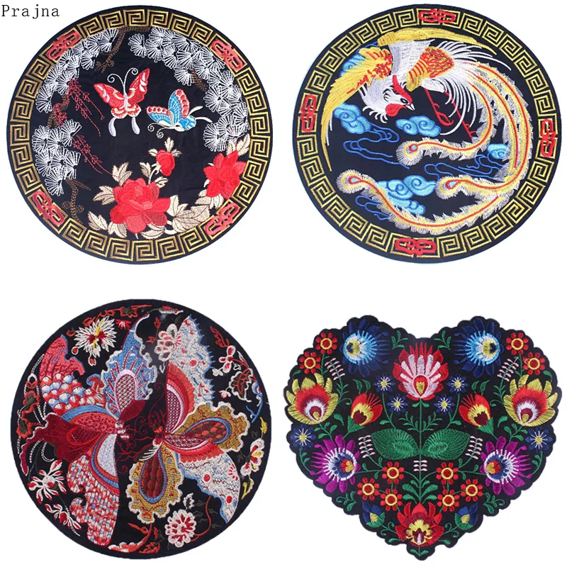 Праджня из цветов и птиц накладными украшениями в виде бабочек Хиппи знак