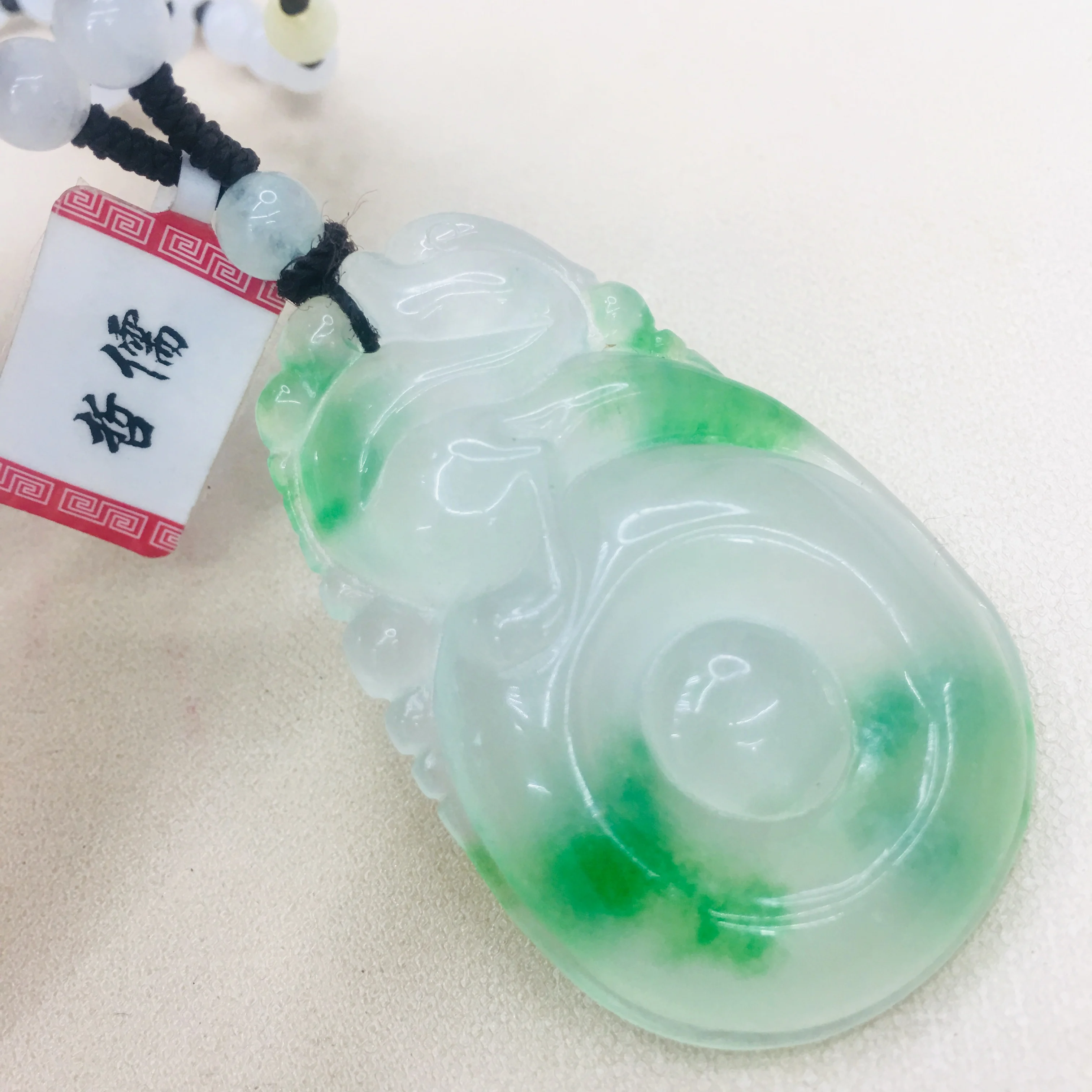 

Натуральный бирманский Изумрудный нефрит резьба по льду зеленый желаемый кулон с изумрудом три-цветной шарик ожерелье свитер цепь