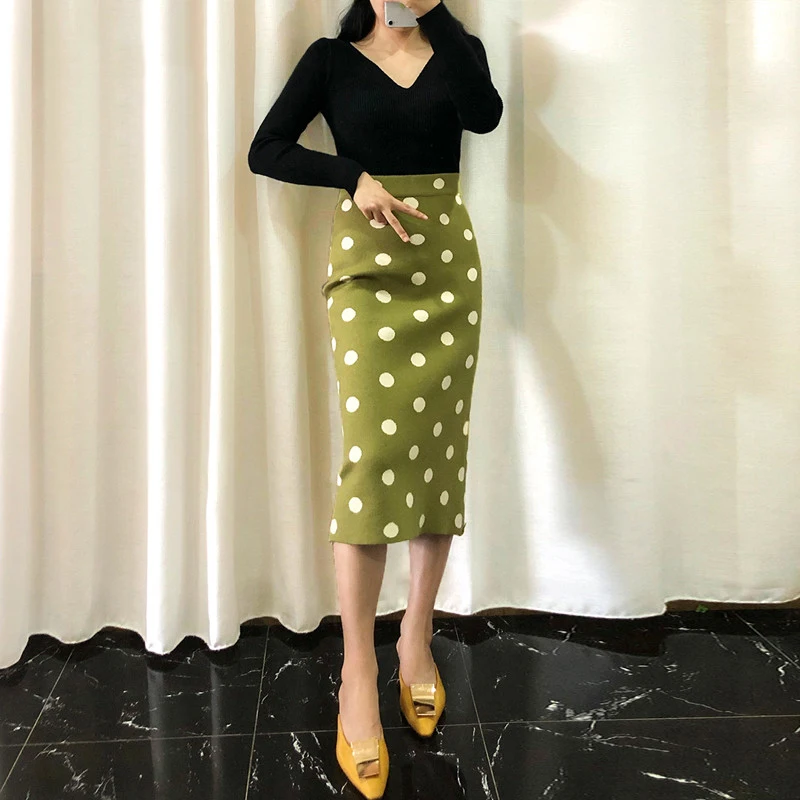 Женская трикотажная юбка карандаш средней длины с разрезом и высокой