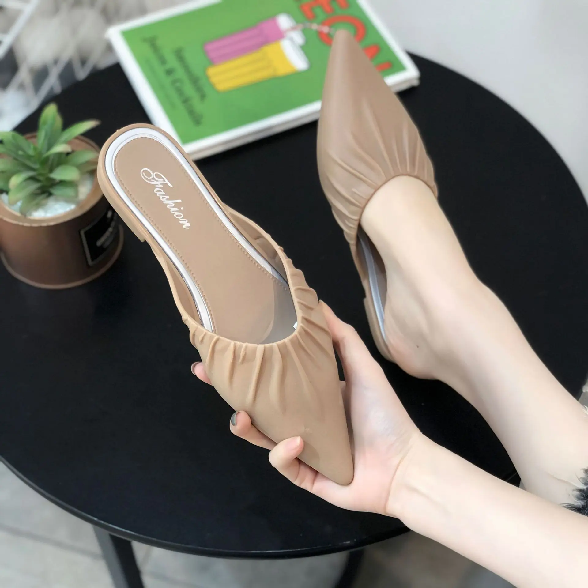 

Baotou Half Slippers Women Wear Flat Low-heel Slippers Outside Women's Summer Casual Fashion Shoes Outdoor Walking Women's Shoes