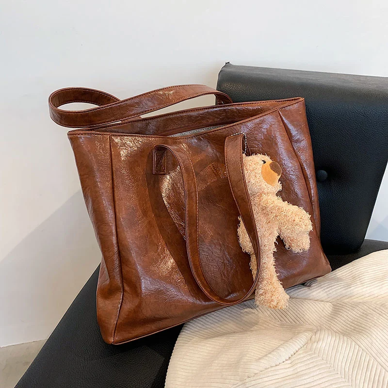 

Женские кожаные сумки-тоуты высокого качества, новинка 2021, модные сумки на плечо с подвеской, вместительные сумки, брендовые дизайнерские с...