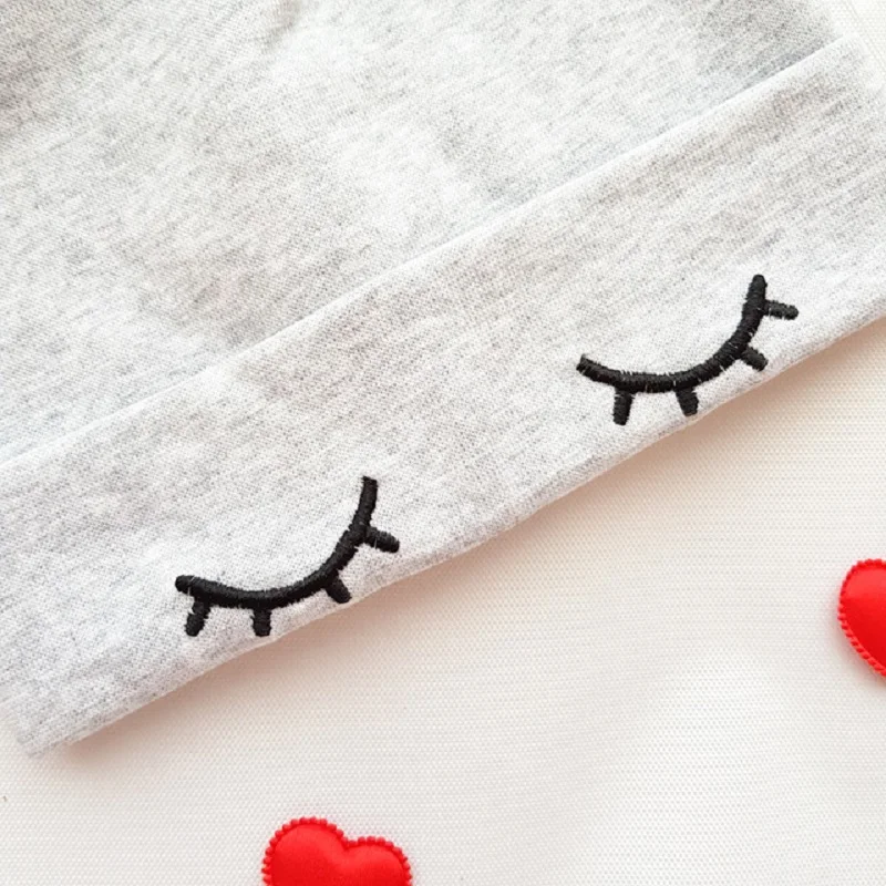 Зимняя хлопковая шапка для девочек с двойным помпоном и вышивкой | Детская одежда