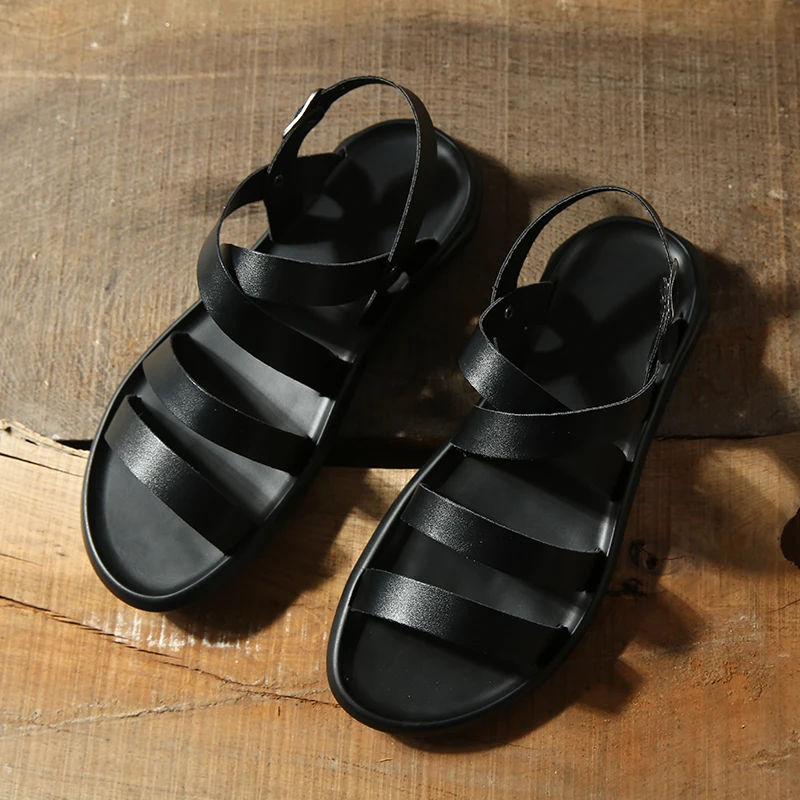 

2019 new summer skid gladiator leather belt buckle sandals men's casual flat rubber shoes high quality comfortable men's sandals