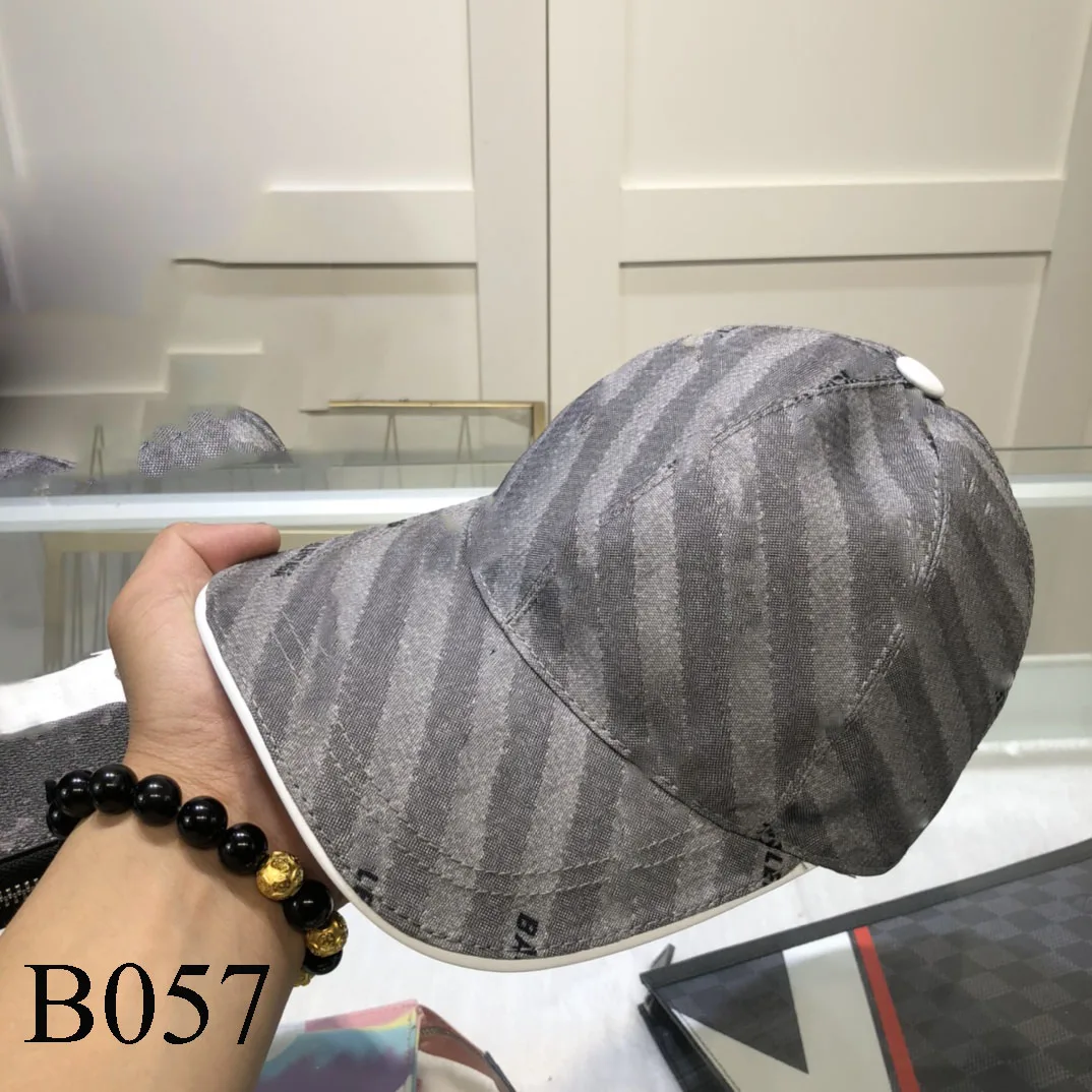 

B057 Classic peaked cap Sun hat The new checkered baseball cap detail quality is super good match 2021 new hot