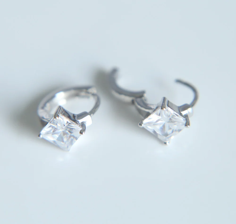 Модные дизайнерские маленькие серьги гвоздики Huggie для женщин цепочка из