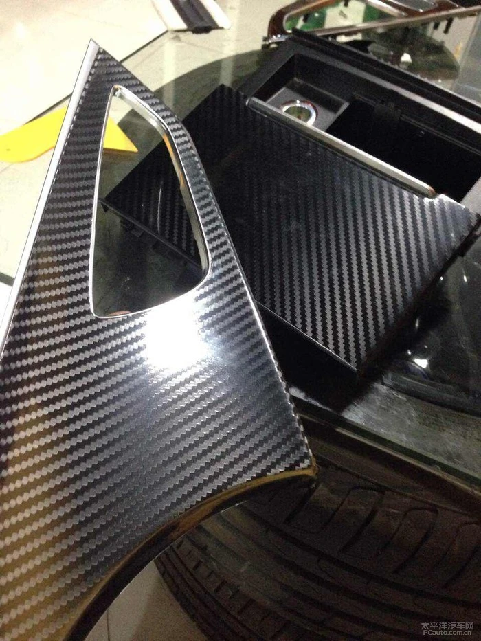 Виниловая пленка из углеродного волокна для обертывания автомобиля