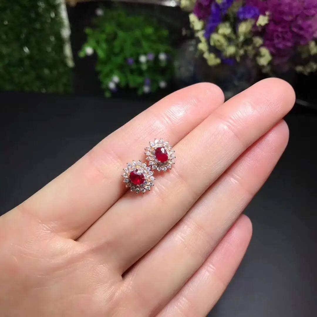 

Silver Inlay Natural Natural Red Treasure Ear Studs, Stone Size 3 * 4MM Korean Style Exquisite Delicate Ear Studs Pigeon Blood