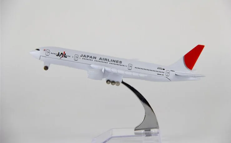 Модель самолета Боинг 400 авиакомпании японские Размер 1: 747 модель B777