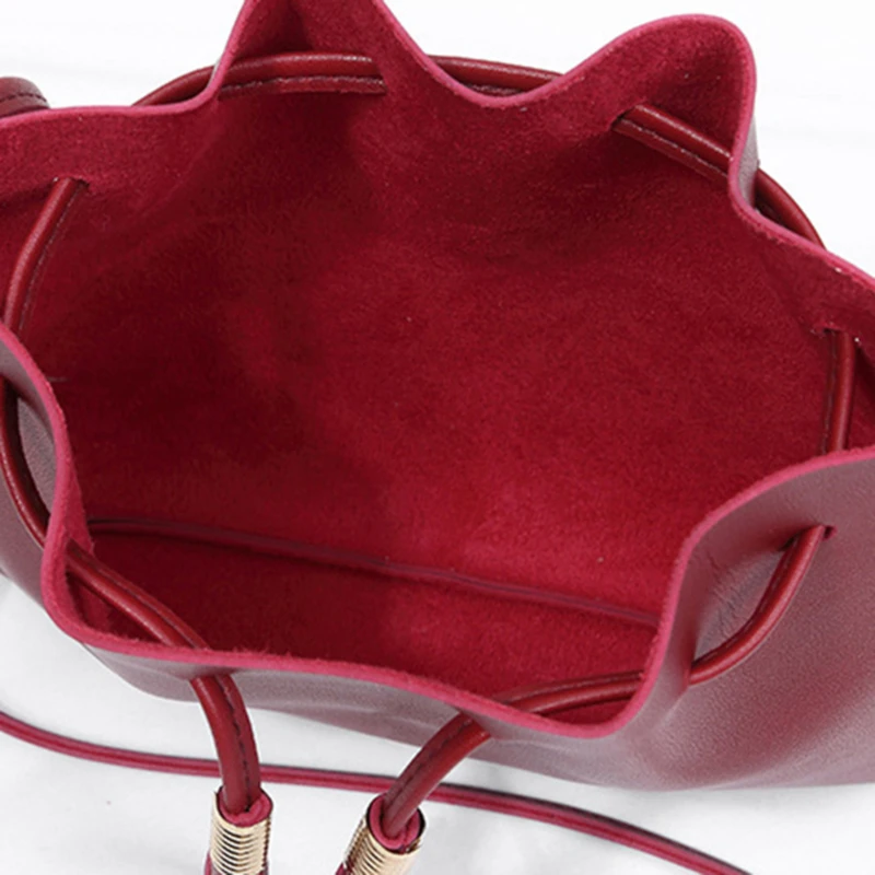 

2021 Fashion Women High Quality Vintage Bucket Bag Tassel Messenger Retro Shoulder Handbag Simple Crossbody Tote Bags