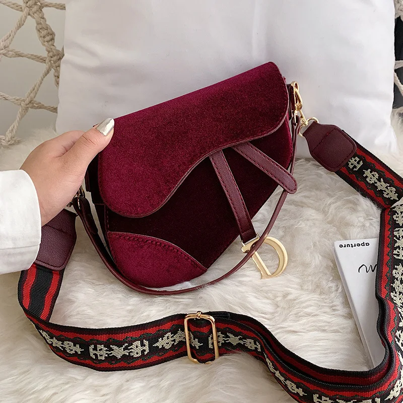 Европейская и американская мода Золотая Бархатная новая седельная сумка простая