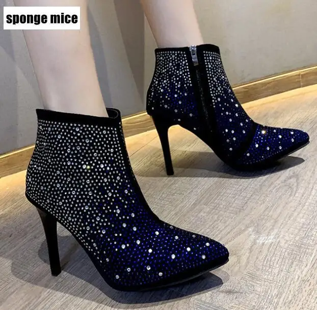 Цвет страз ботинки на высоком каблуке с острым носком черные короткие Ботинки