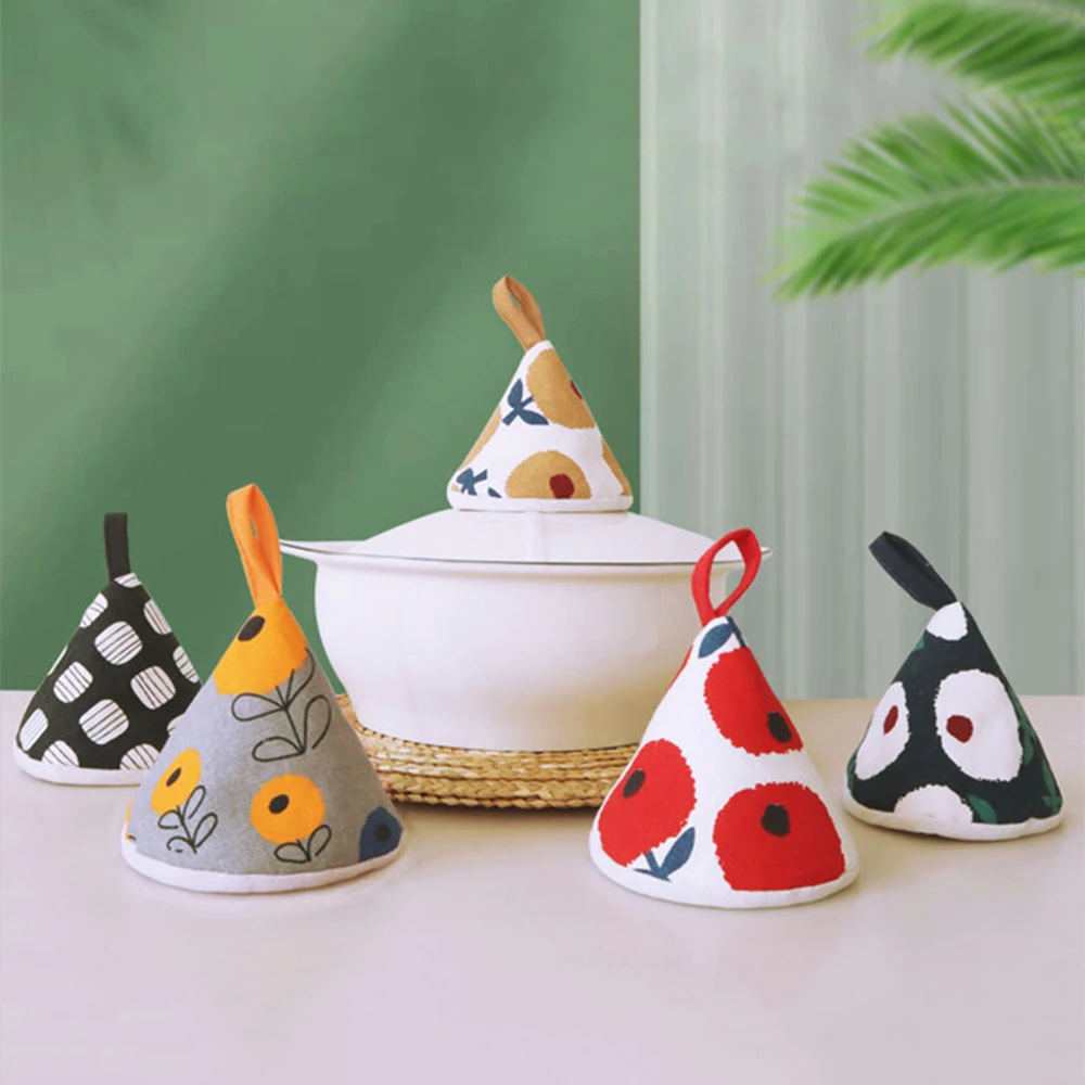 

Creative Triangle Pot Hat Insulated Pot Cover Casserole Iron Pot Handle Heatresistant Gloves For Kitchen Pot Handle Hat Tool 1PC