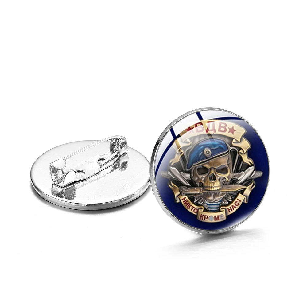 Брошь на булавке со стеклянным кабошоном в виде кабошона военно-воздушные силы