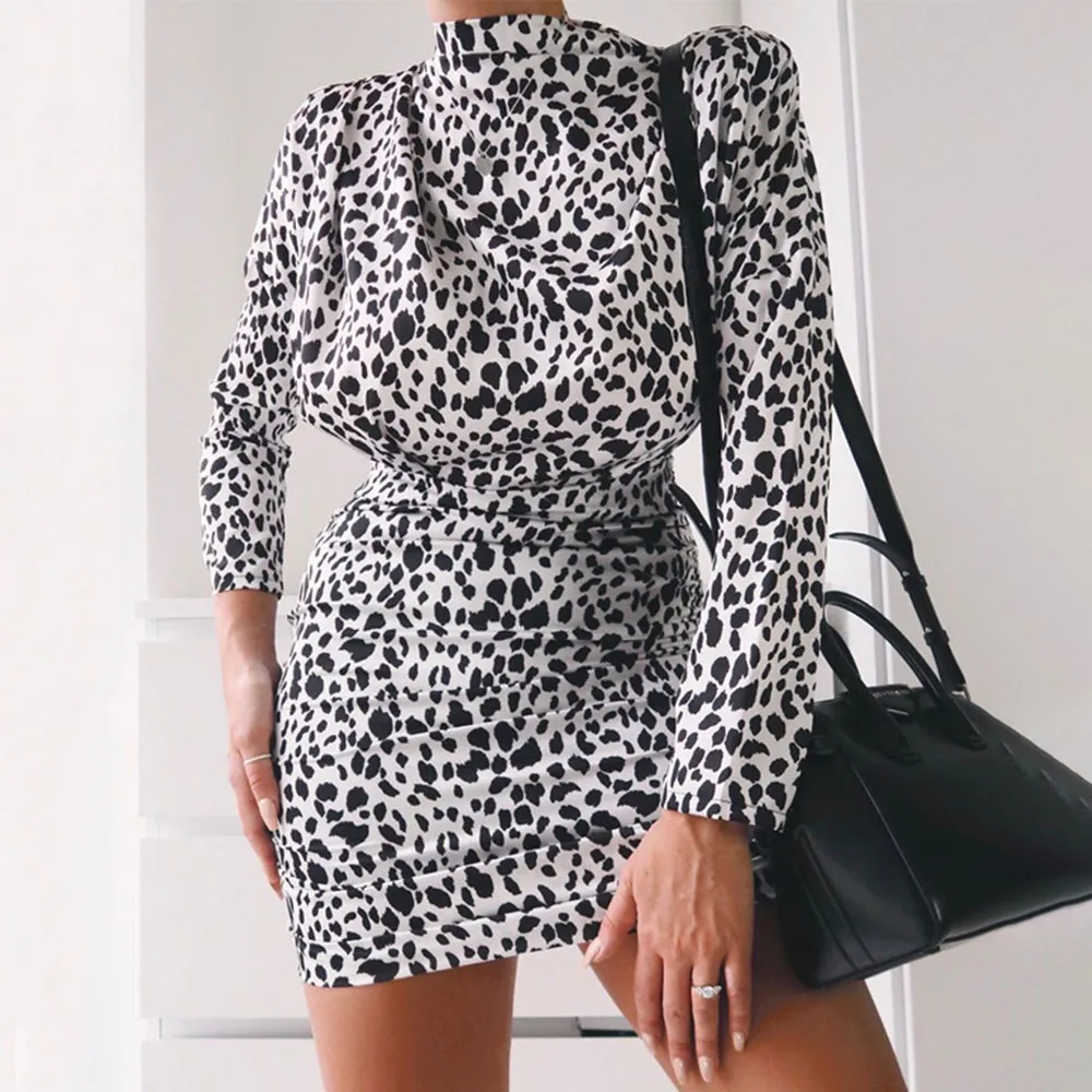Винтажное мини-платье с леопардовым принтом и высоким воротом пикантная одежда