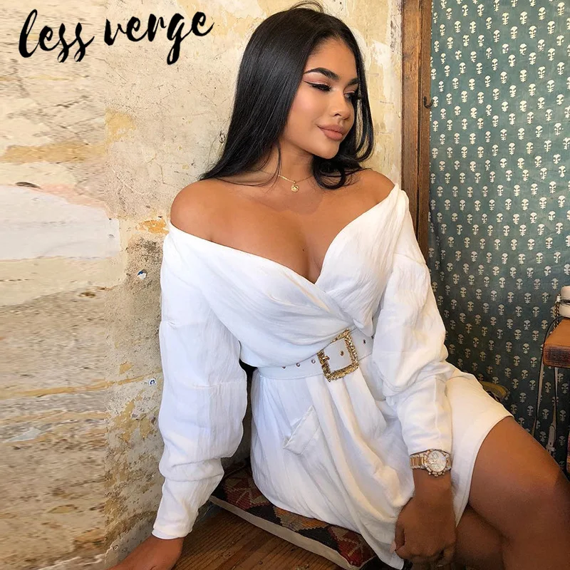 Короткое Хлопковое платье трапеция цвета хаки с длинными рукавами и карманом на