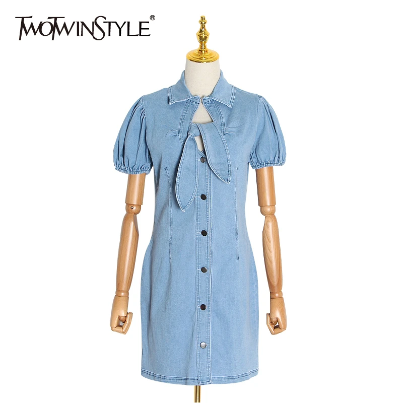 Женское платье TWOTWINSTYLE винтажное мини на шнурках с отложным воротником коротким