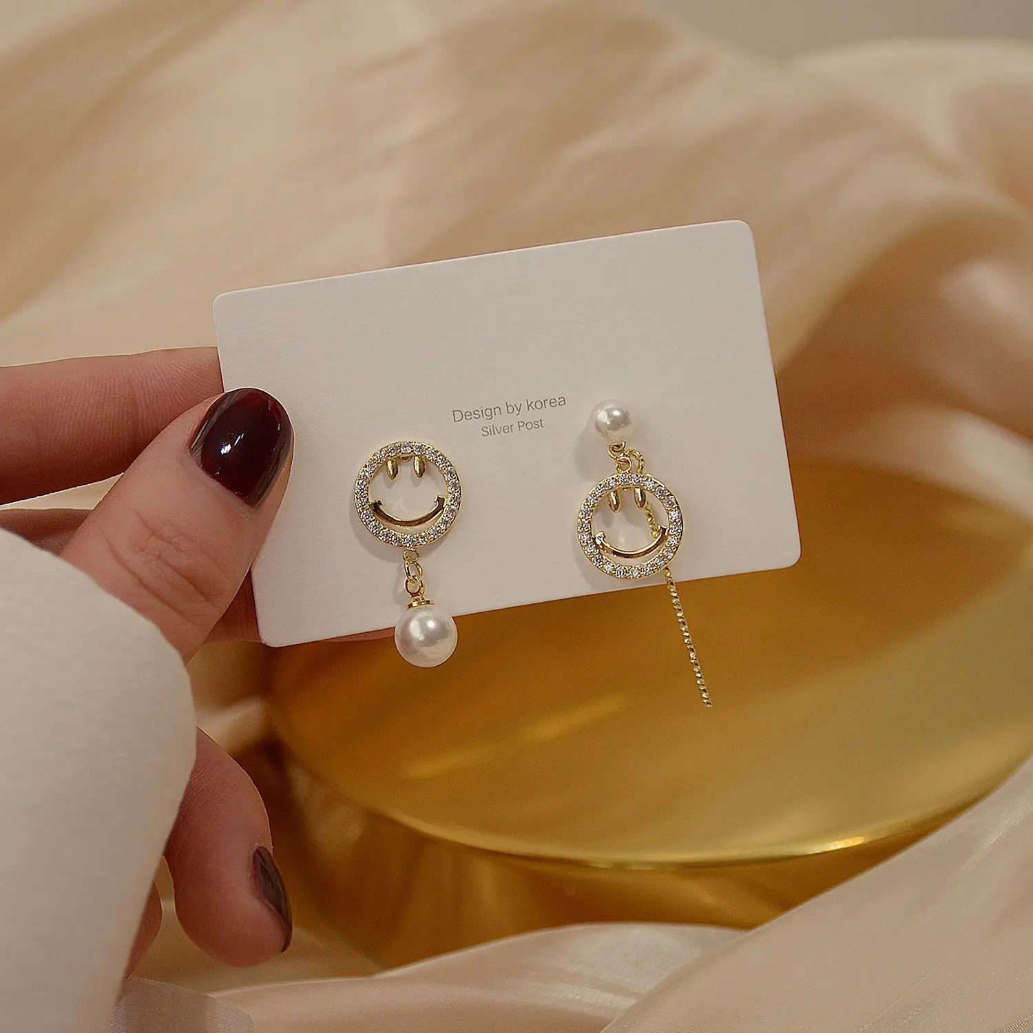 2021 новые корейские серьги Асимметричный дизайн чувство рисунком в виде