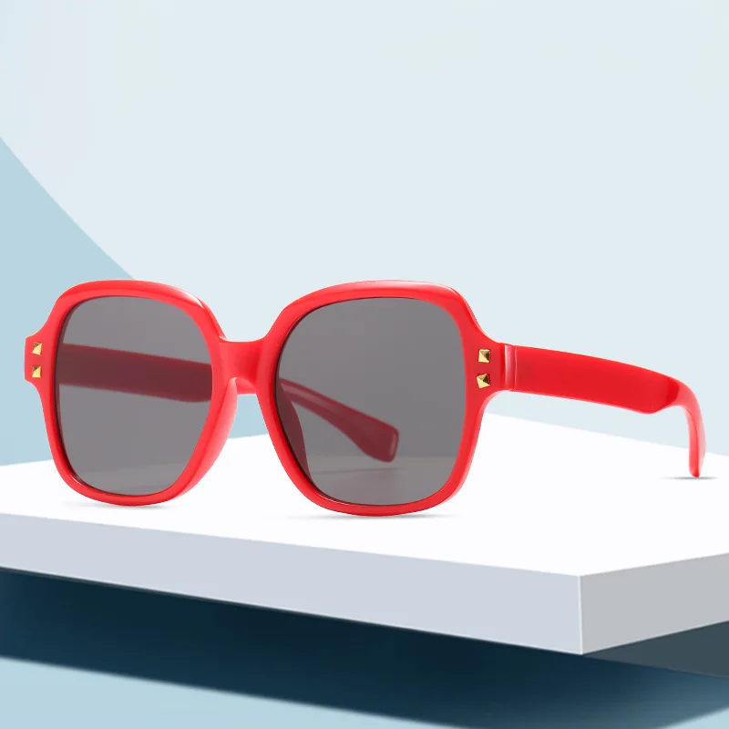 

2021 Oversized Fashion Classic Sunglasses Women Vintage Rivet Glasses Men Street Beat Shopping Mirror Retro Lentes De Sol Uv400