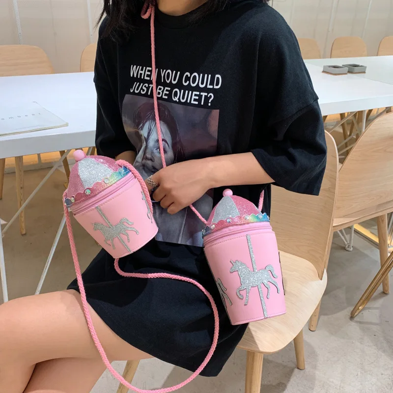 Розовая дизайнерская сумка ведро в виде карусели из искусственной кожи