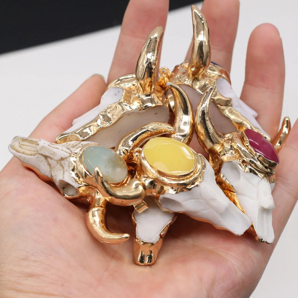 

Natural Stone Bull Head Shape Bull Bone and Egg-shaped Faceted Semi-precious Stone Pendant for Making DIY Necklace Accessories