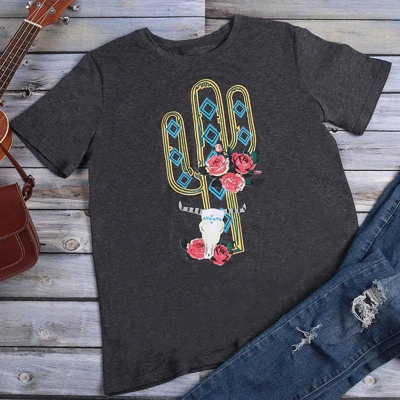 Женская футболка с короткими рукавами изображением кактуса и черепа в стиле