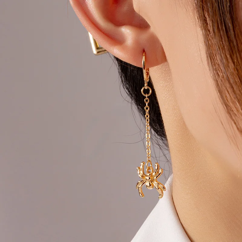 

Fashion Vintage Gold Color Spider Pendant Long Chain Earring Dangle Earrings Alloy Earrings for Women Birthday Gift