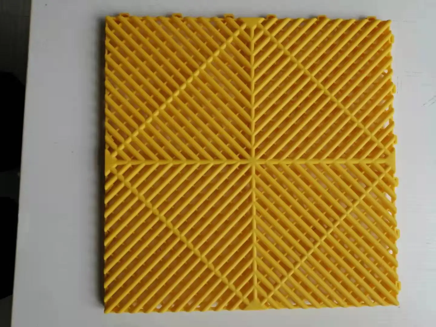 garage floor 40x40x1 8cm car beauty 4s shop plastic splicing grille mats car wash floor square drain grid mat for wash used car free global shipping