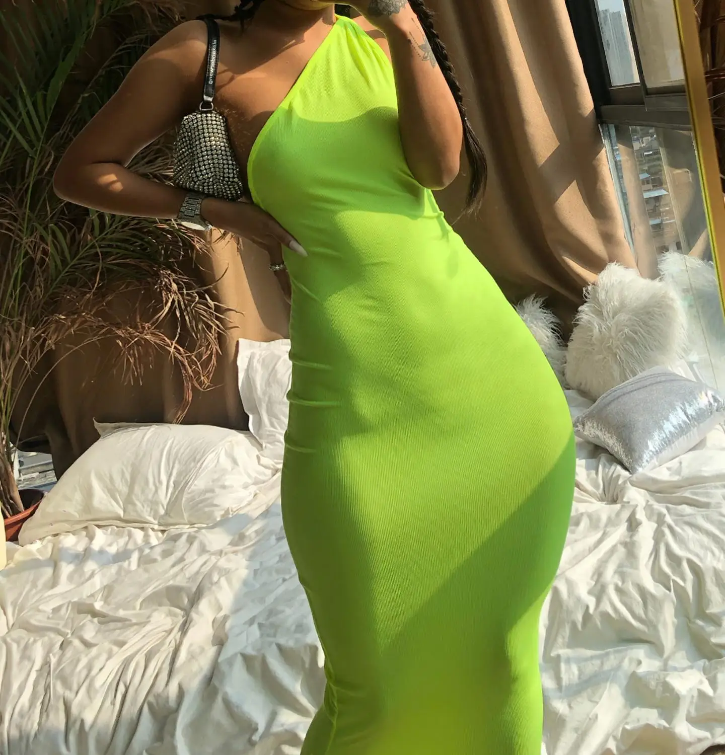 Длинное трикотажное платье KGFIGU на одно плечо фиолетовое облегающее пляжное лето