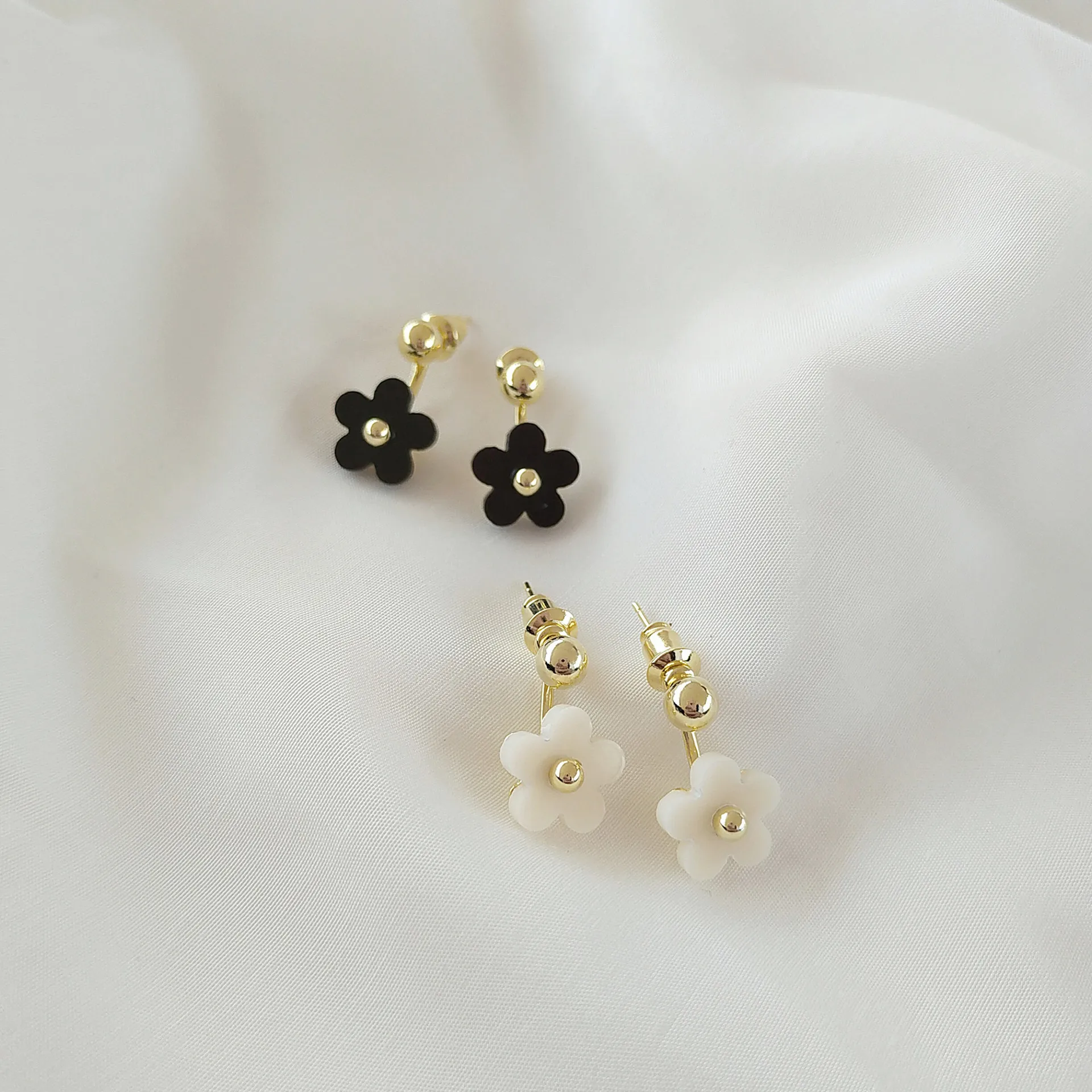 Корейские модные шикарные с черными и белыми цветами маленькие серьги гвоздики