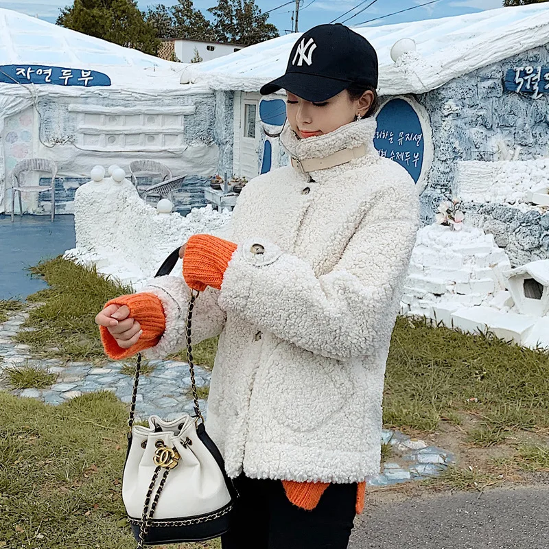 Женская теплая плюшевая куртка из овчины простая утолщенная искусственного меха